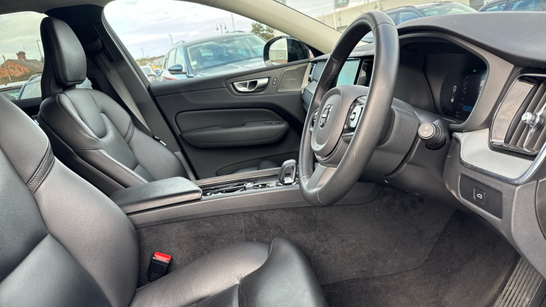 Volvo Xc60 2.0 B4P Plus Dark 5dr Geartronic Petrol Estate